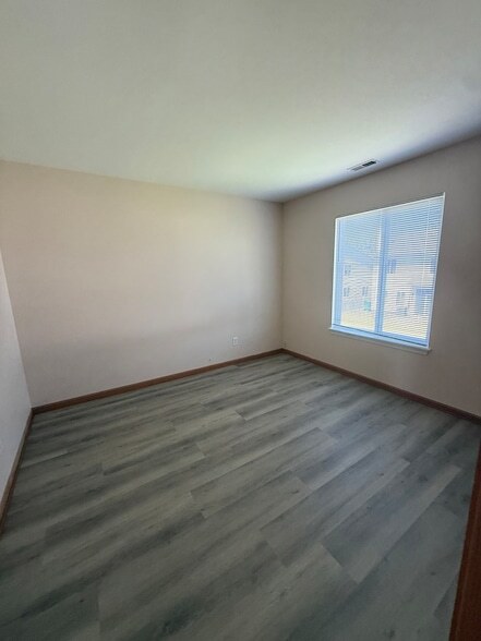 Building Photo - 757 Bayles Dr