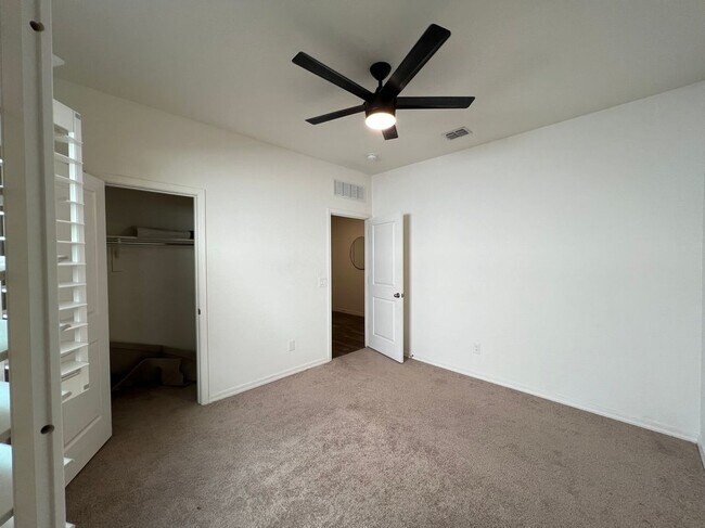 Building Photo - 4590 W Foldwing Dr