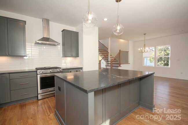 Building Photo - 1110 Greenleaf Ave