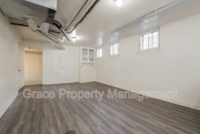 Building Photo - 1442 Perry St