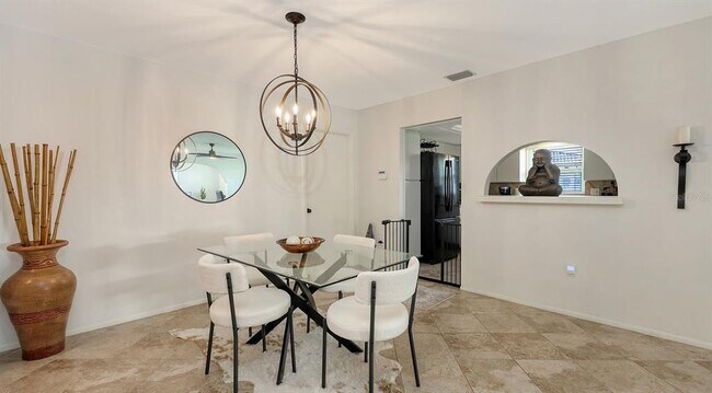 Building Photo - 6717 Roxbury Dr