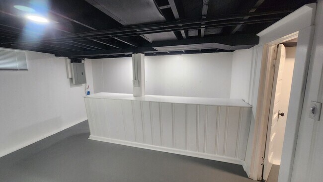 Building Photo - Adorable 3 Bedroom 2 Bath Brick Ranch home...