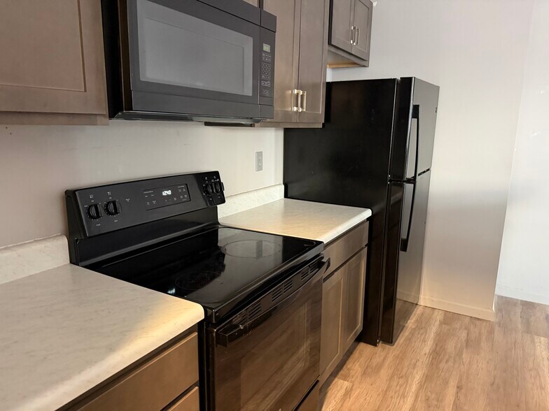 Kitchen - 101 E Saint Louis St