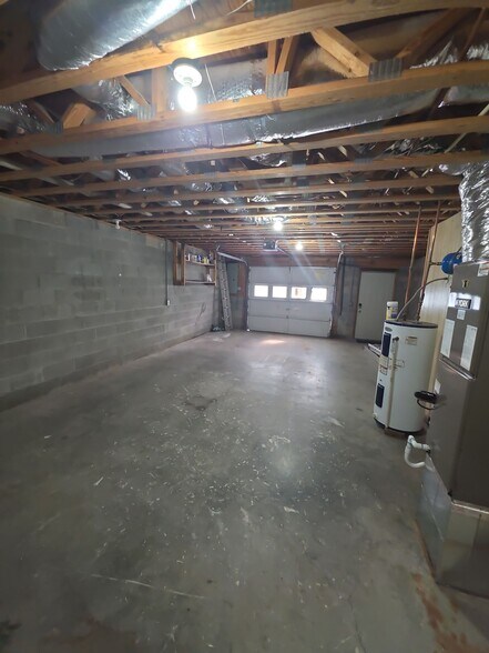 Building Photo - 83 Eastgate Cir