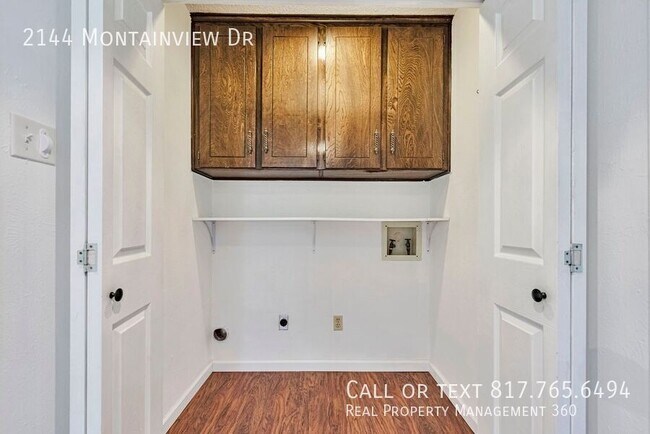 Building Photo - 2144 Mountainview Dr