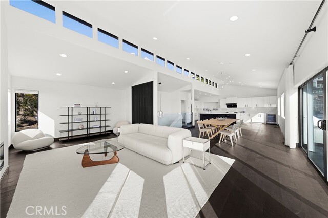 Building Photo - 685 Nyes Pl