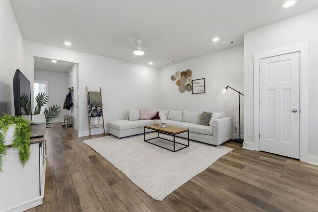 Building Photo - Luxury 3BR/2.5BA Craftsman Townhome with Designer Finishes & Open-Concept Living in Trailside at ...