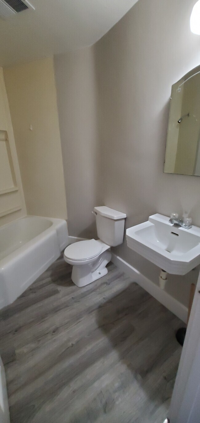 Building Photo - 416 Central Ave