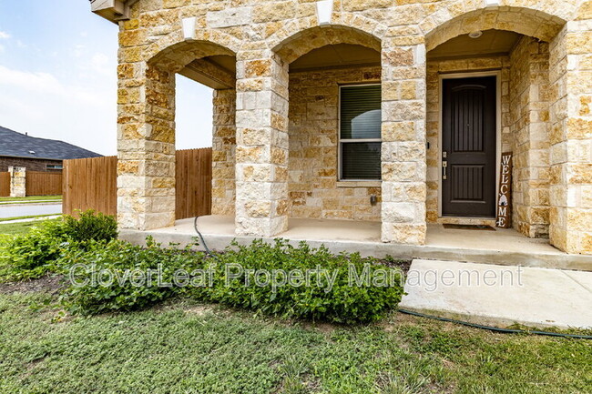 Building Photo - 302 Colonial Blf