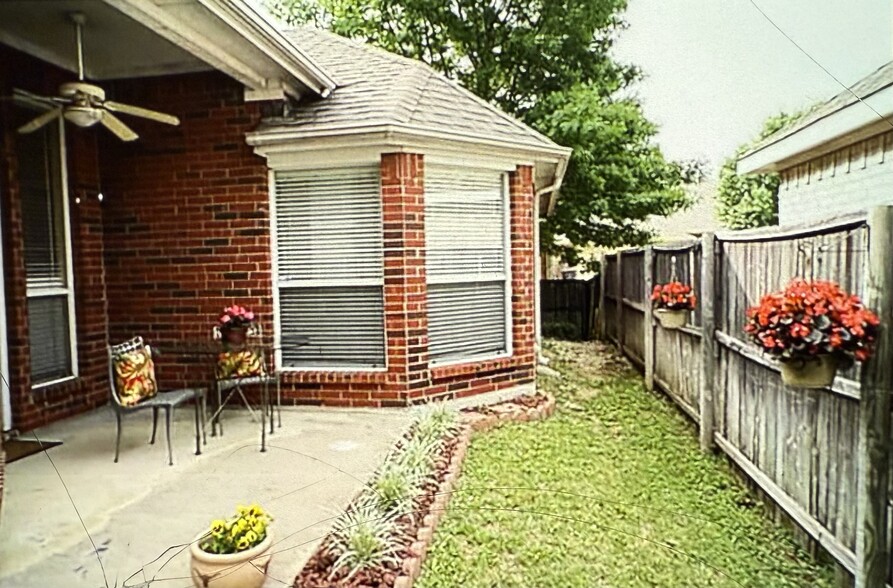 Backyard patio - 3626 Rodale Way