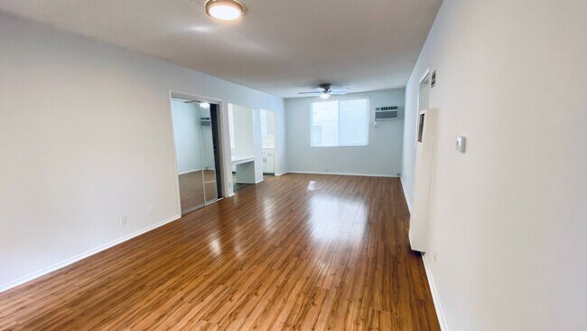 Interior Photo - 7351 Variel Ave