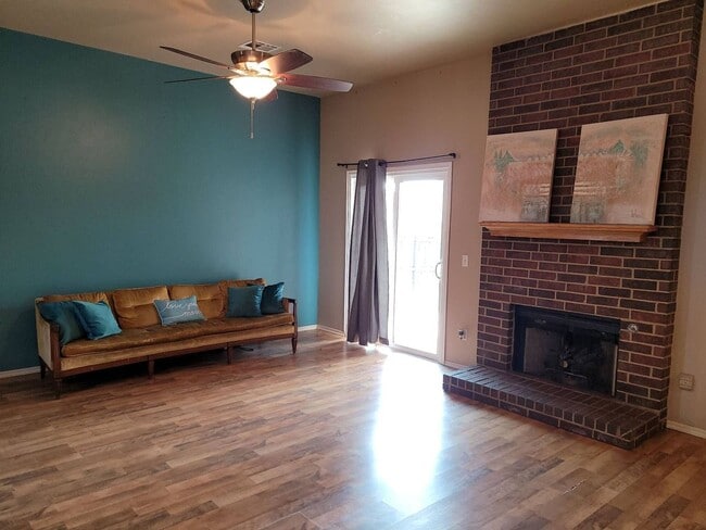 Building Photo - Very Nice 3 Bedroom 2 Bath Home in Mustang Schools