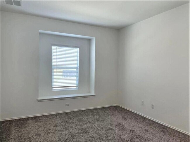 Building Photo - 1424 Linwood St