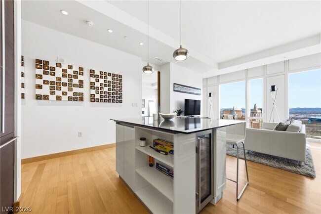 Building Photo - 3750 S Las Vegas Blvd