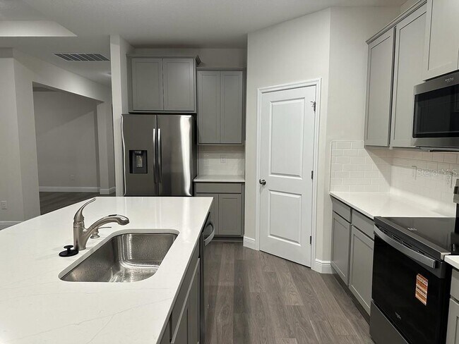 Building Photo - 2113 Warren Acrs Blvd