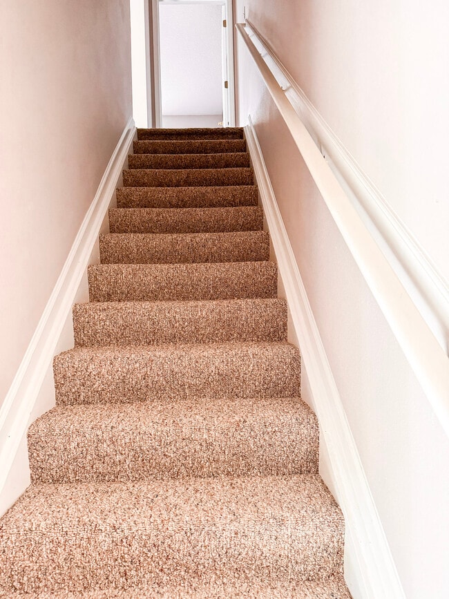 Building Photo - 518 Scrub Jay Dr