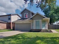 Building Photo - 2013 Greenwood Dr