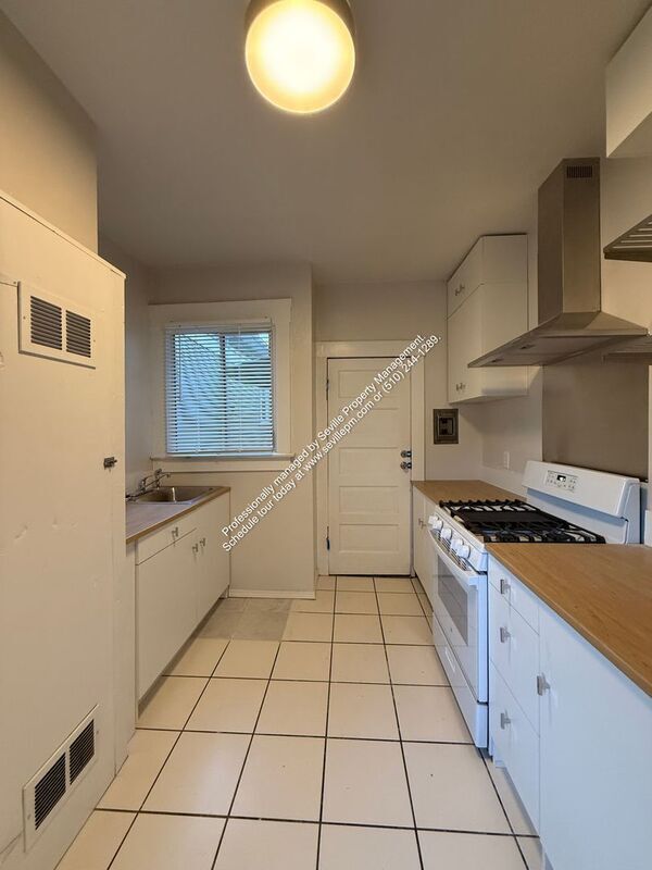 Building Photo - 1806 Filbert St