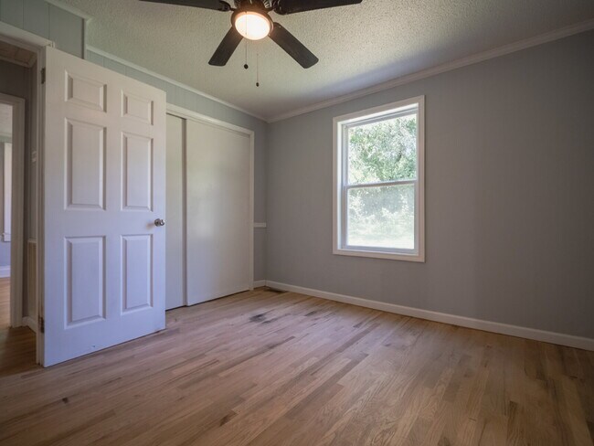Building Photo - "Charming 3-Bedroom Home in Cramerton - Spacious 1217 Sq Ft with 2 Full Baths!"