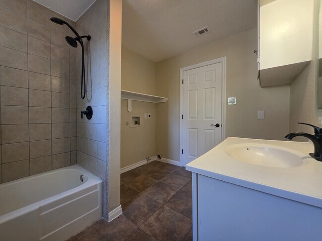 Building Photo - 3106 Fallwell Ln