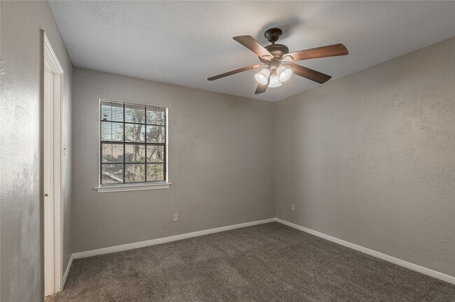 Building Photo - 2402 Sycamore Ave