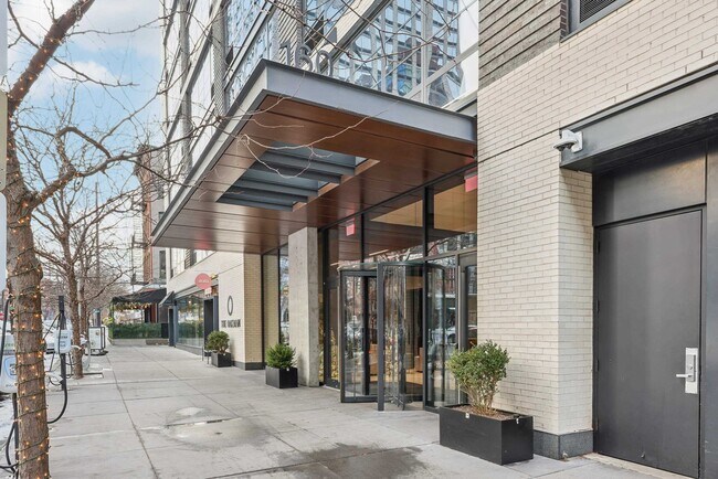 Building Photo - 160 1st St