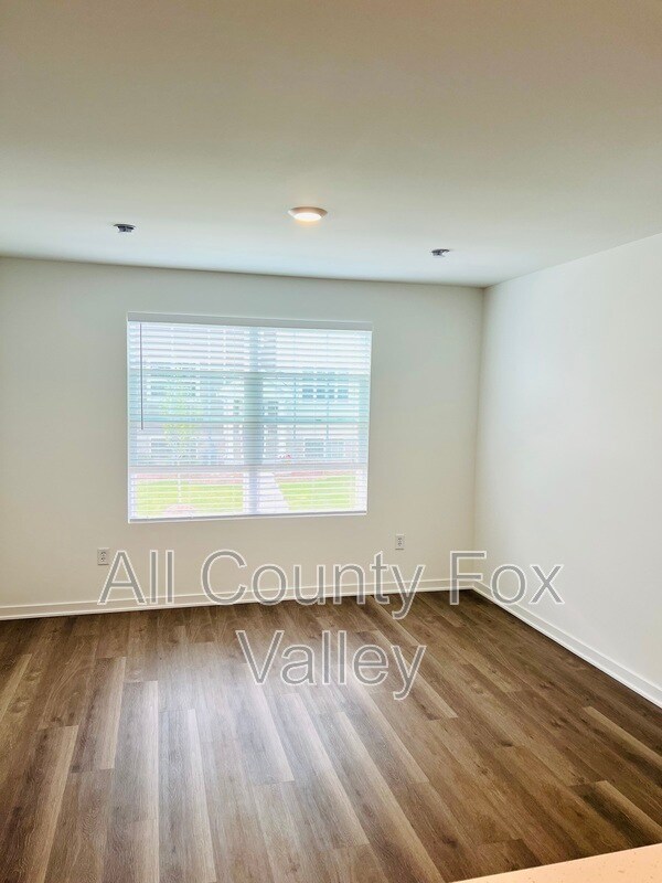 Building Photo - 879 Briar Gln Ct