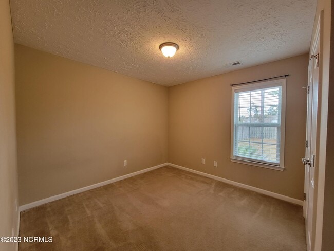 Building Photo - 416 Amaryllis Ln