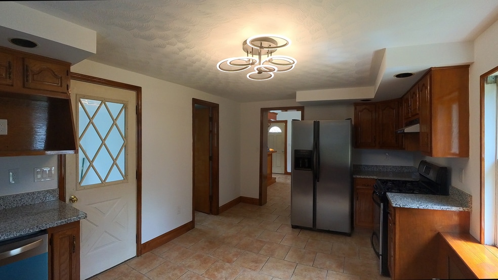 Kitchen - 637 E Grant St