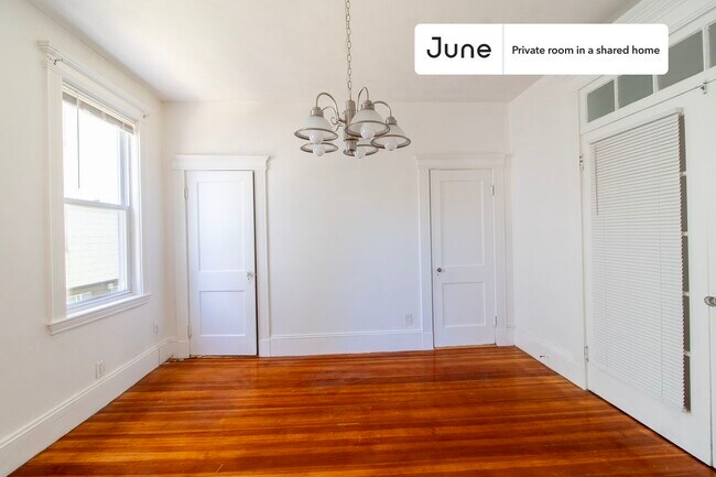 Building Photo - Room in Shared 5 bed/2 bath home