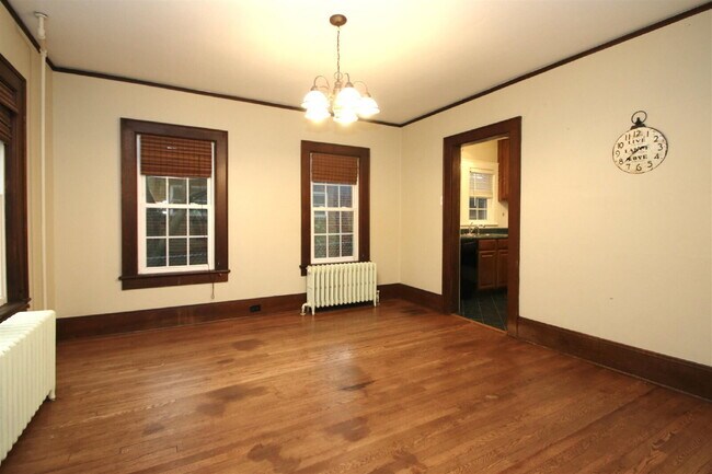 Building Photo - Charming 1950s Home Just Minutes from Downtown Harrisonburg!