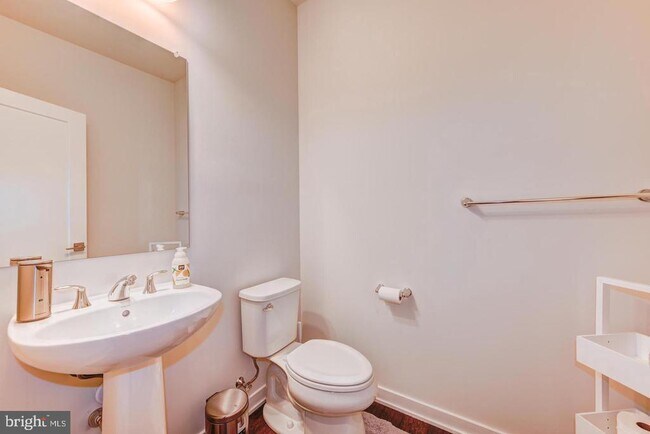 Building Photo - 204 Wynstone Ct
