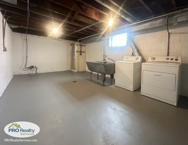 Building Photo - 4001-4003 N Bryant Ave