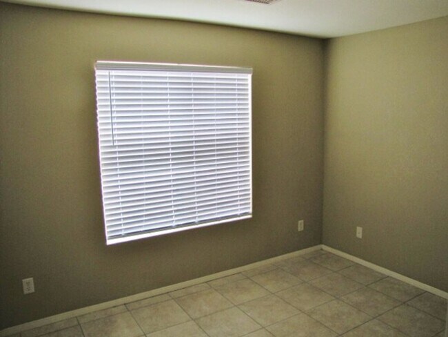 Building Photo - 4BR/2BA/1CG, 1374 sq.ft., w/central A/C in Sierra Vista, AZ