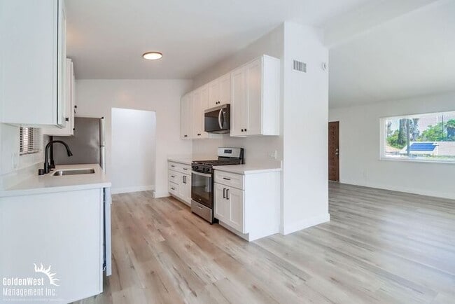 Building Photo - Charming 3Bdm 2Ba Home in Spring Valley!