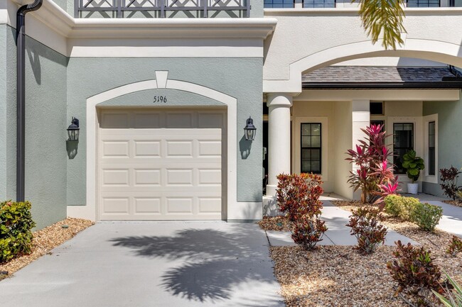 Building Photo - Beautiful Townhome for Rent
