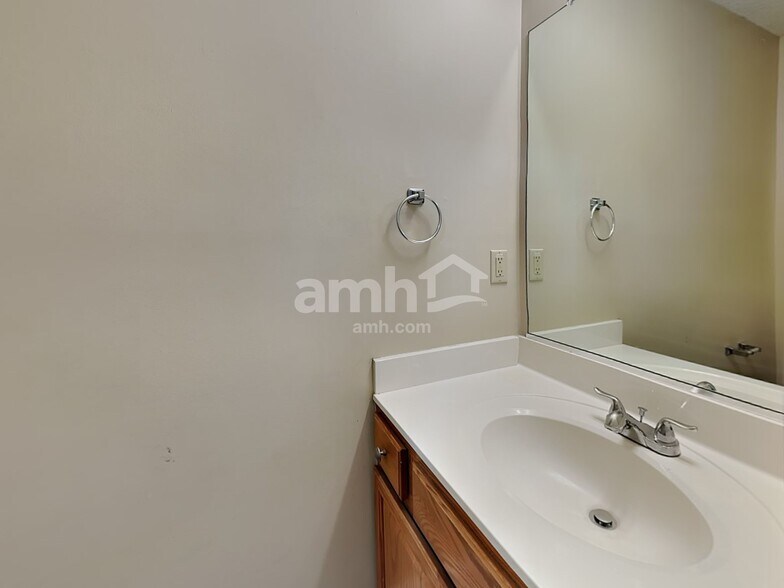 Building Photo - 425 Craver Pointe Dr