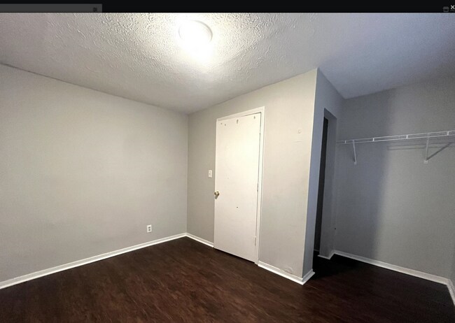 Building Photo - Bungalow in the Pleasure Ridge Park Neighb...