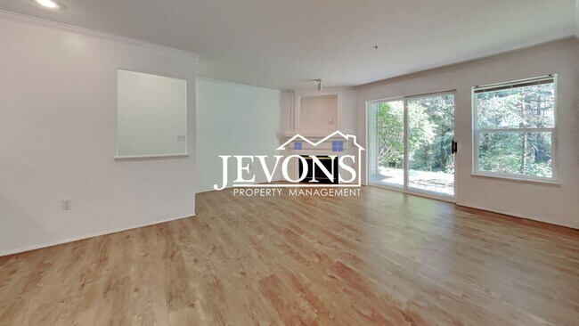 Building Photo - Condo with Swimming Pool and Private Enclosed 1-Car Garage in Klahanie Neighborhood