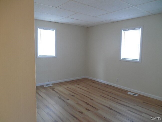 Building Photo - 835 Ann St