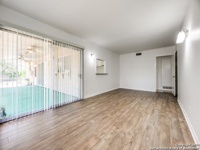 Building Photo - 600 Antler Dr
