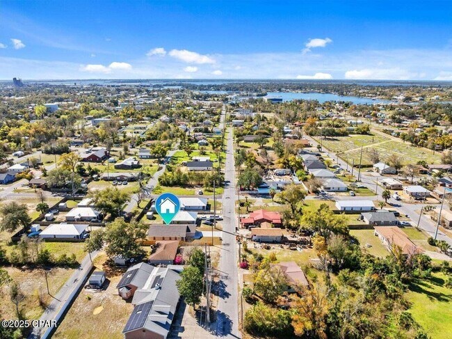 Building Photo - 711 Kirklin Ave