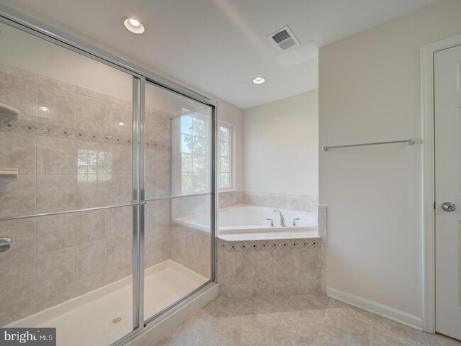 Building Photo - 45818 Winding Branch Terrace