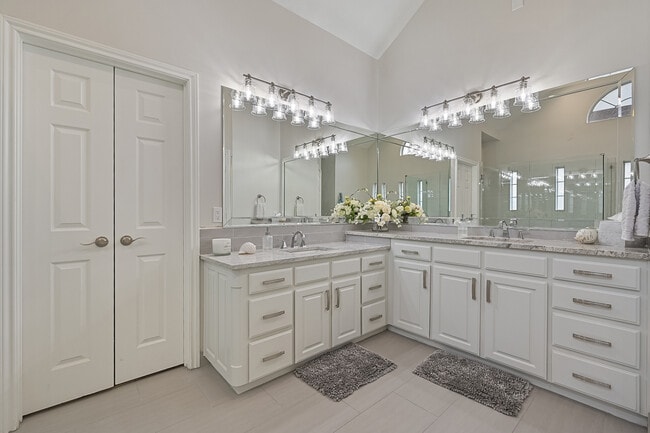 Building Photo - 711 Saratoga Dr