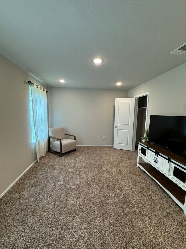 Building Photo - 710 Crystal River