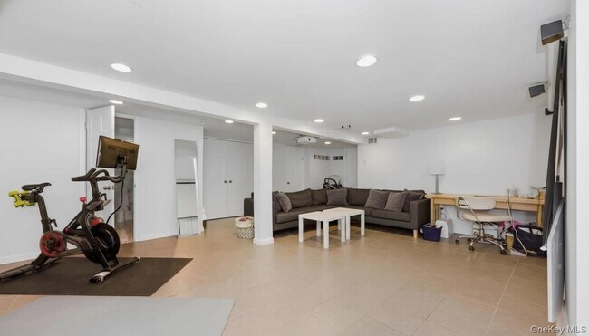 Building Photo - 1495 Bay Blvd