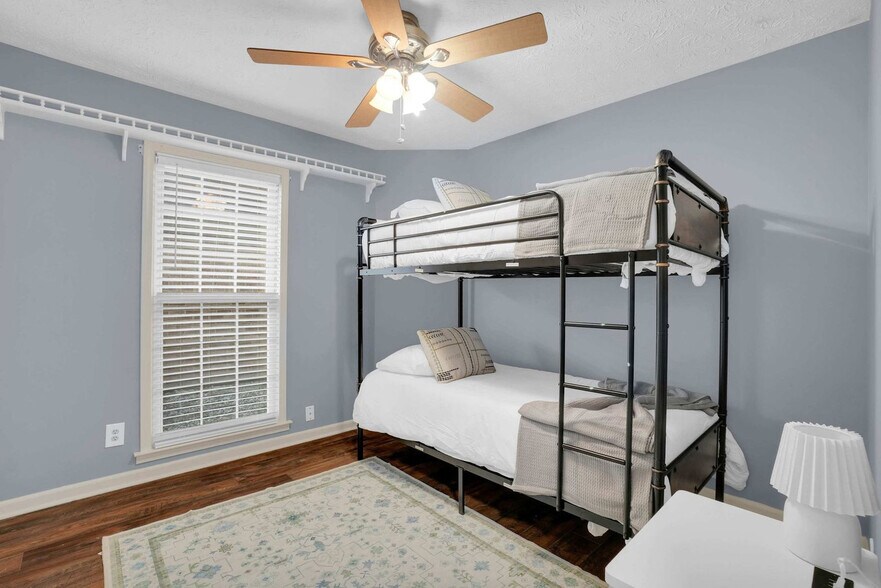 Building Photo - 6509 Enfield Mews