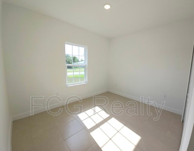 Building Photo - 247 Marion Oaks Manor