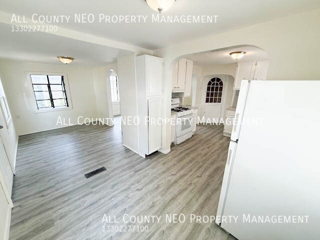 Building Photo - 897 McKinley Ave