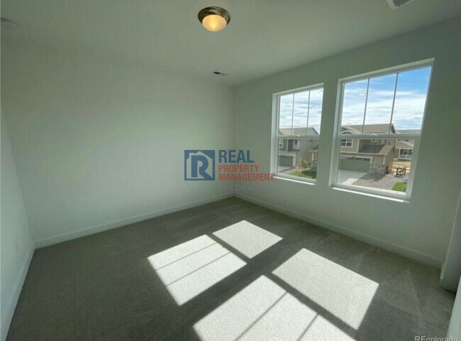 Building Photo - 5525 Wisteria Ave